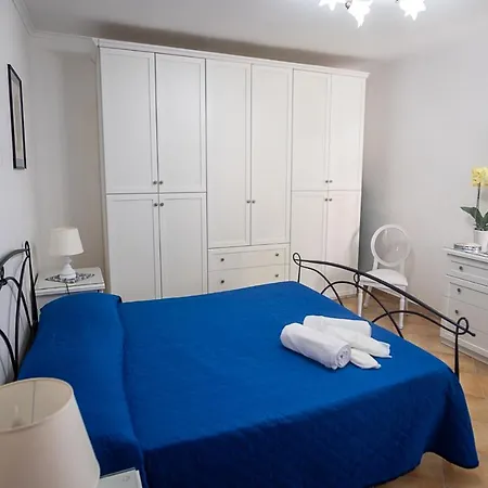 فيلة The Garden On Capri