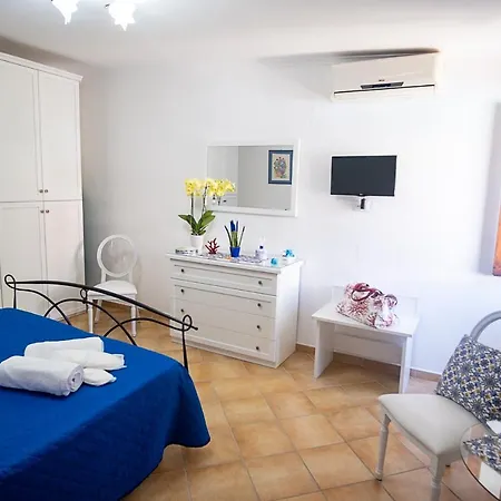 فيلة The Garden On Capri ماسّا لوبْرينسِ