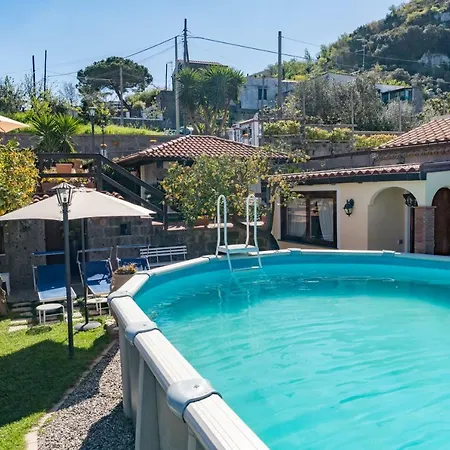 فيلة The Garden On Capri ماسّا لوبْرينسِ