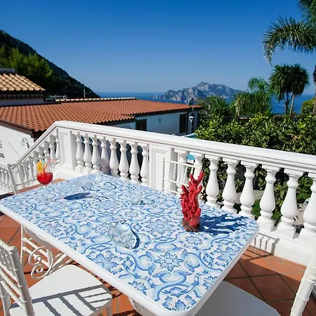 The Garden On Capri ماسّا لوبْرينسِ